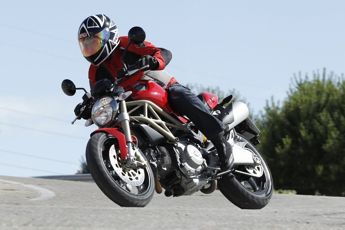 DUCATI MONSTER 696 20 ANIVERSARIO 1 pruebaducatimoster69620aniversario011
