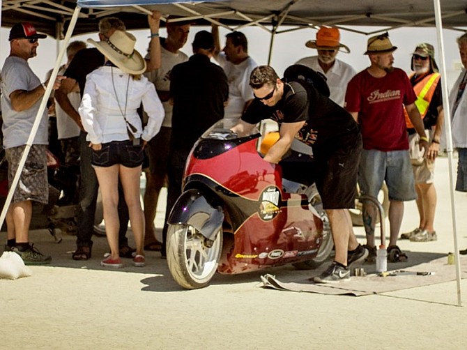 Indian logra tres récords de velocidad en El Mirage de California 7 recordvelocidadindian1