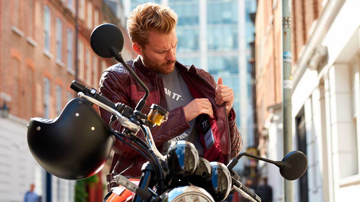 RST IOM TT Brandish: Una cazadora vintage inspirada en las carreras urbanas 1 rst 2