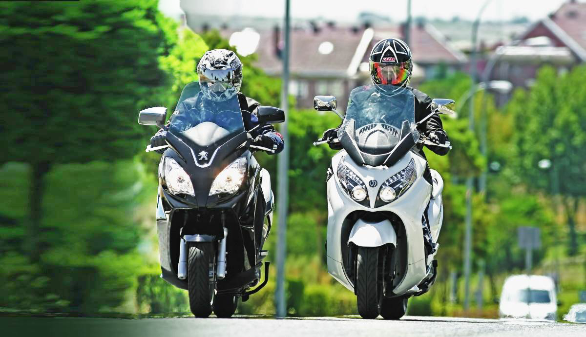Peugeot Satelis 300 vs Sym Maxsym 400i 1