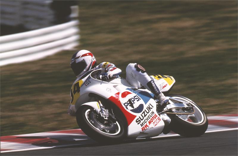La Suzuki RGV 500 `89 "Pepsi" de Schwantz restaurada "en vivo" 1 schwantz 1989 rgv500