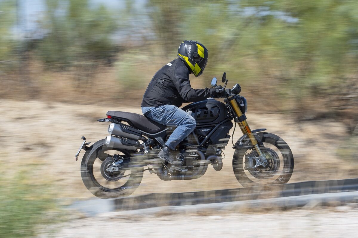 Máximo ahorro para la Scrambler Ducati 1100 en el mes del Black Friday para todas las versiones 1 Scrambler Ducati 1100 Sport Pro