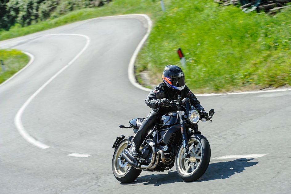 Prueba Scrambler Ducati Café Racer: retro estimulante