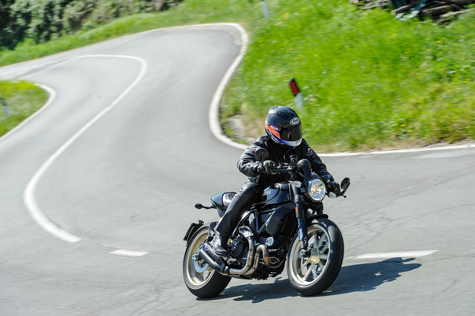 scramblerducaticaferacer1