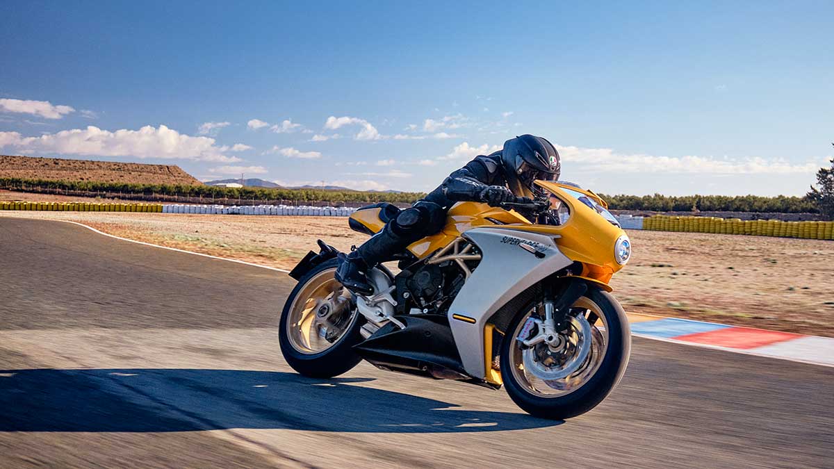 Gama MV Agusta Superveloce 2021: todavía más exclusiva 1 superveloce action45