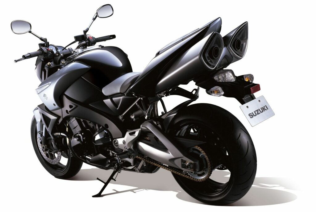 Motos olvidadas (I): los modelos de carretera que has dejado de ver por la calle hace tiempo 11 Suzuki B-King