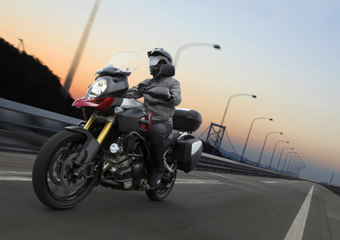 Hasta el 30% de descuento en tu moto nueva 1 suzukiv strom1000 1