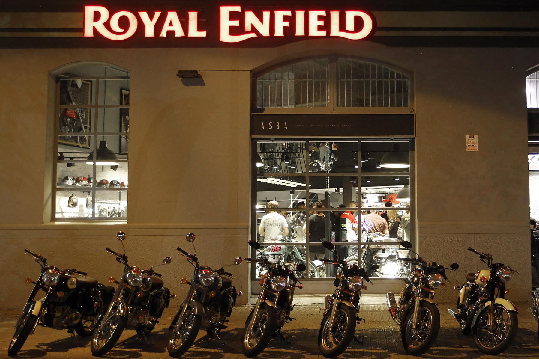 Royal Enfield abre su primera tienda exclusiva en Barcelona 6 tiendaroyalenfieldbarcelona