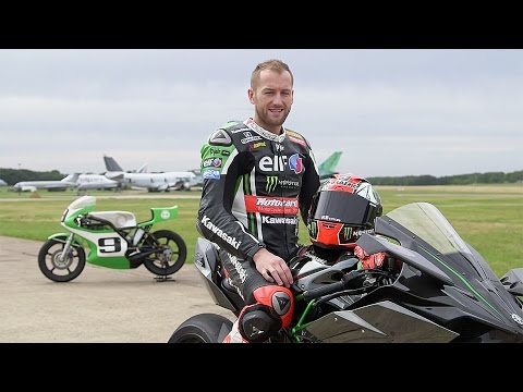 Tom Sykes disfruta con las Kawasaki H2R de 1974 y 2015