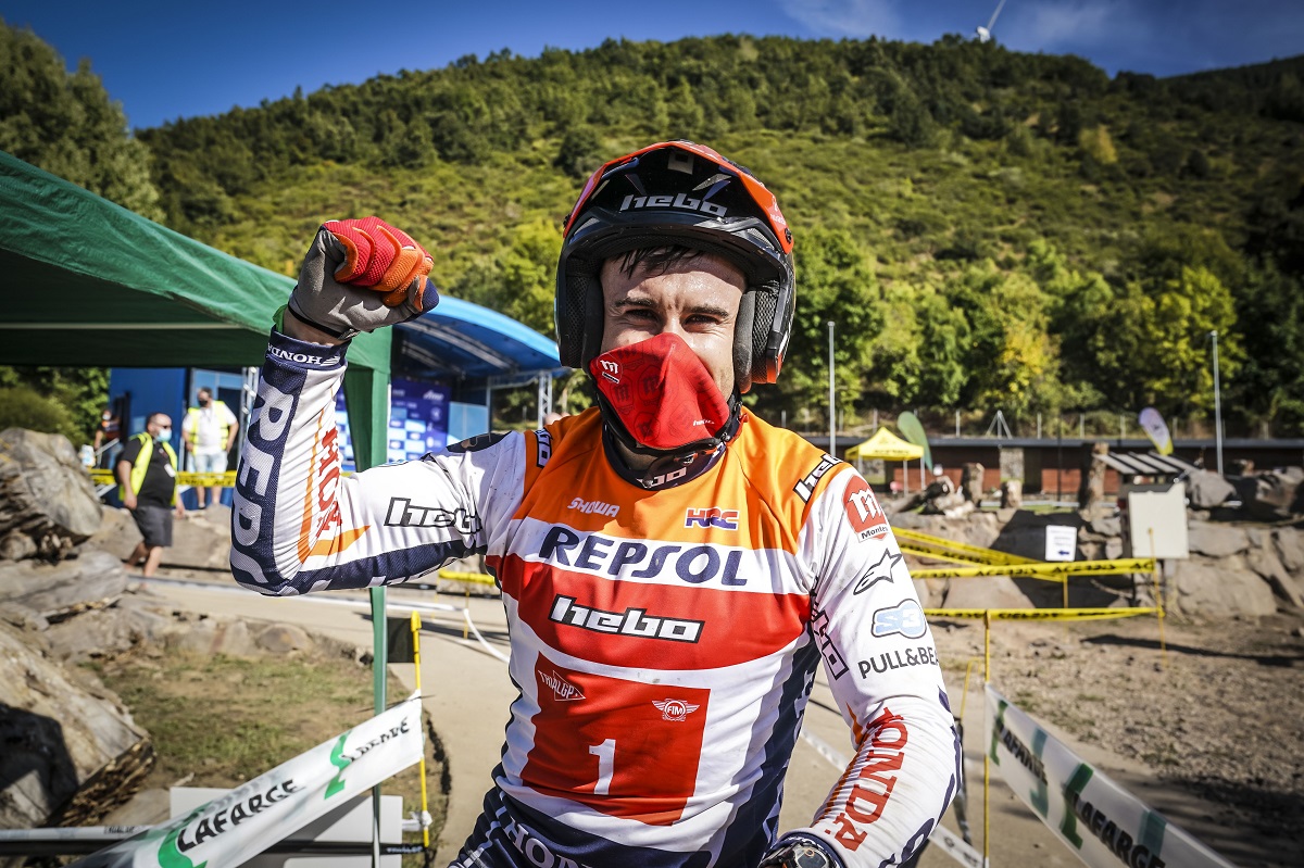 Toni Bou vuelve a ejercer de superhéroe en el TrialGP de España