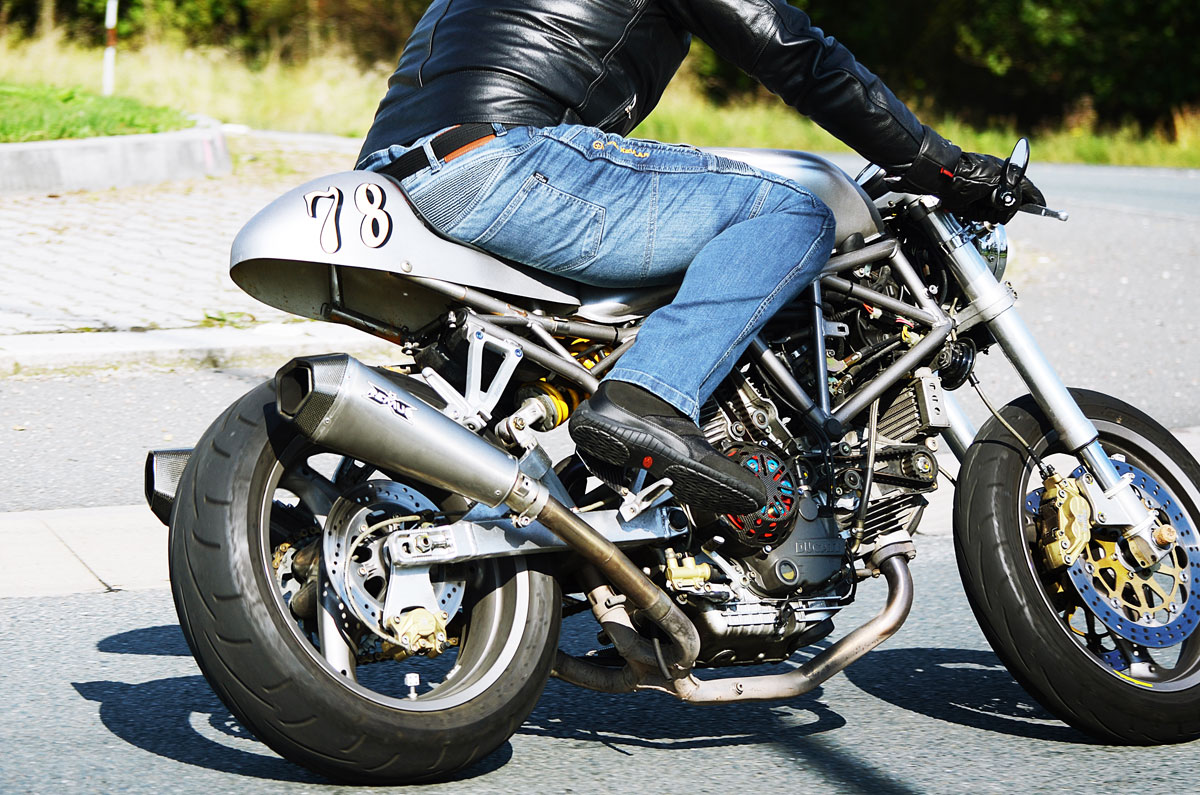 Formulamoto.es regala un pantalón vaquero con protecciones para moto 1 tril6