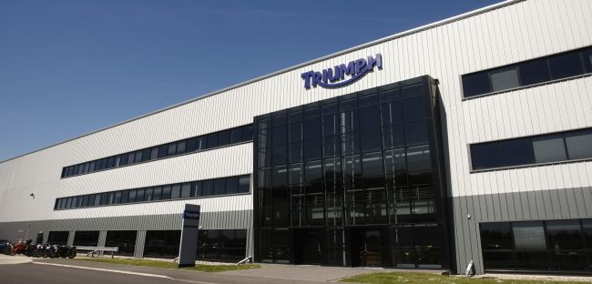 Triumph celebra su 20 aniversario 1 triumph factory 2 entrance b