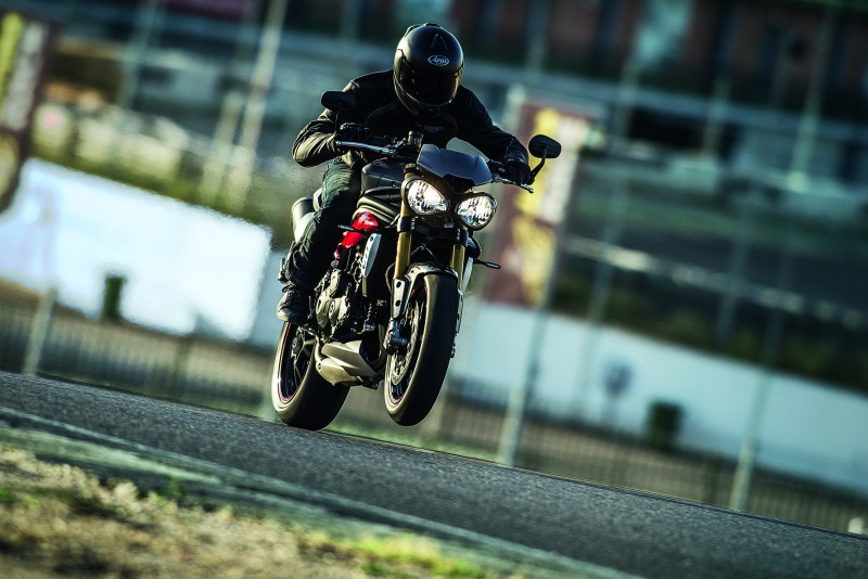 Nuevas Triumph Speed Triple y Speed Triple R 2016 7 triumphspeedtripler2016