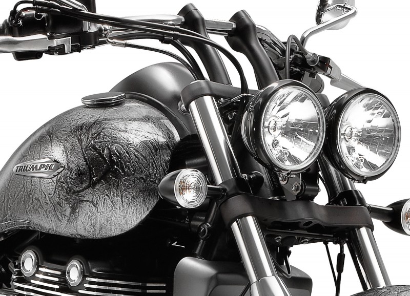 Nuevos colores para la Triumph Street Triple 1 triumphthunderbirdstorm