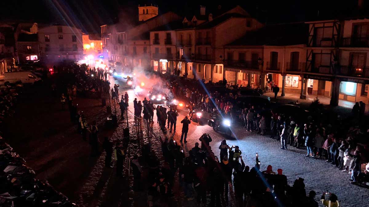 turegano motos banderas y antorchas