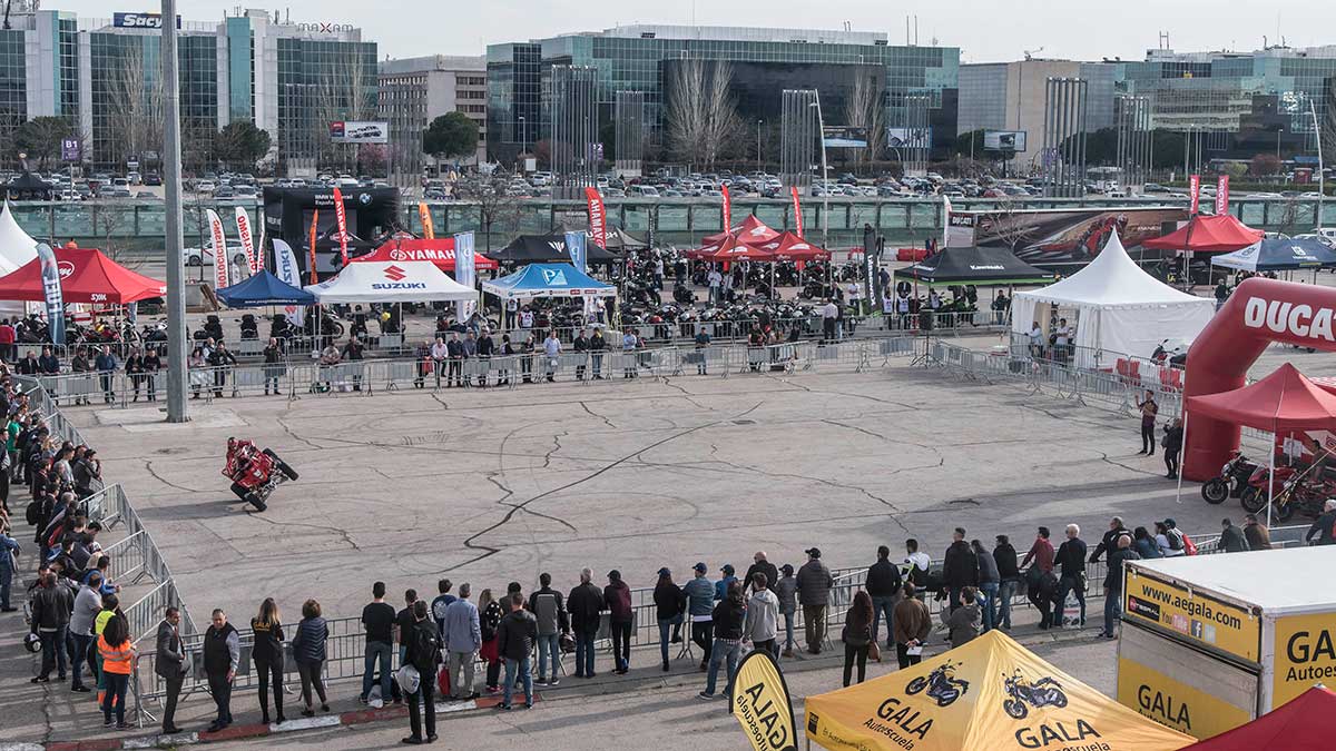 Más espacio de exposición, actividades y experiencias para todos en Vive La Moto 2020 1 vivelamoto ambiente general actividades