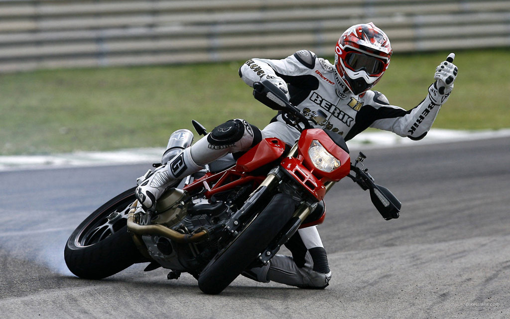 ¿Te acuerdas de Xaus con la Hypermotard? Ahora el vídeo 1