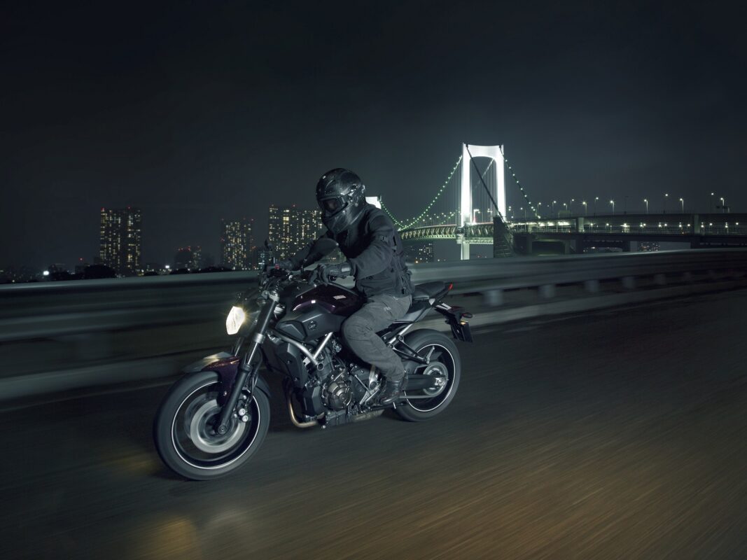 ¿Qué motos y scooter son los más vendidos en 2014? 1 yamaha3650082014yammt07euvdvm1act001 1