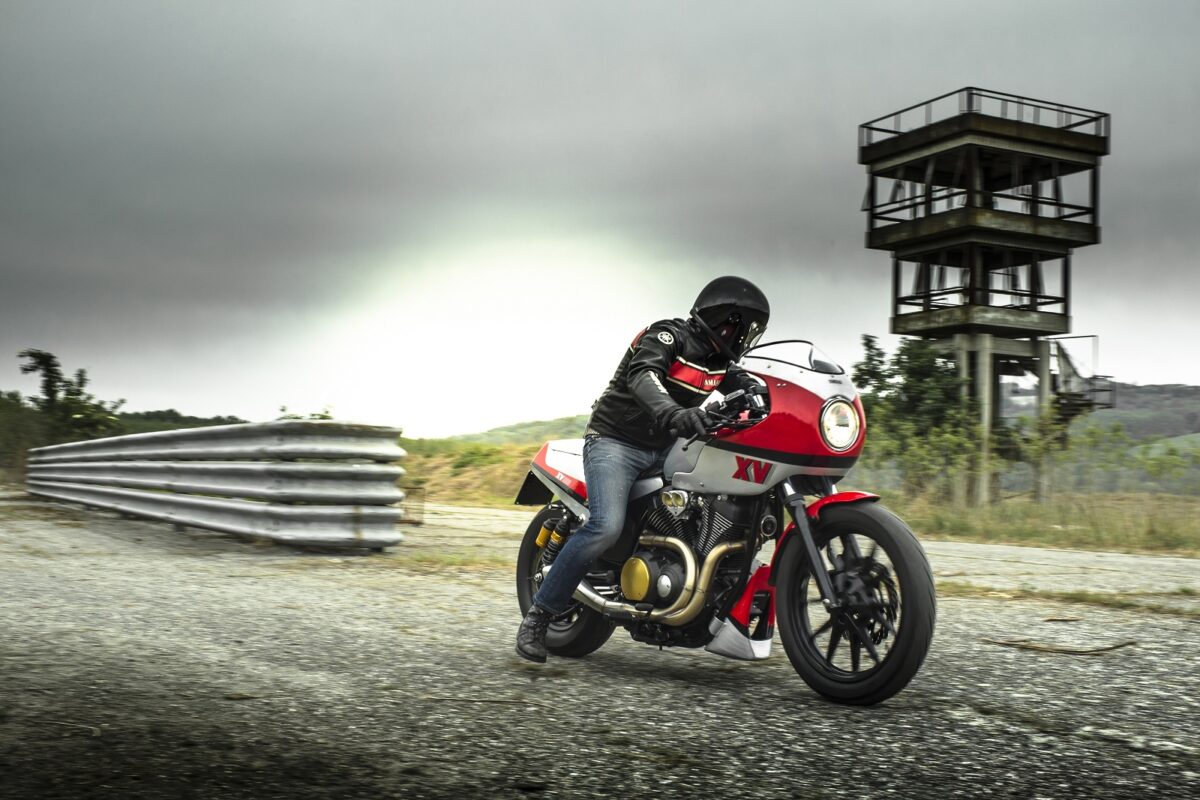 Yamaha XV 950 Pure Sport: regreso a los 80 1 yamaha3899392014yamxv950puresporteucustomact004