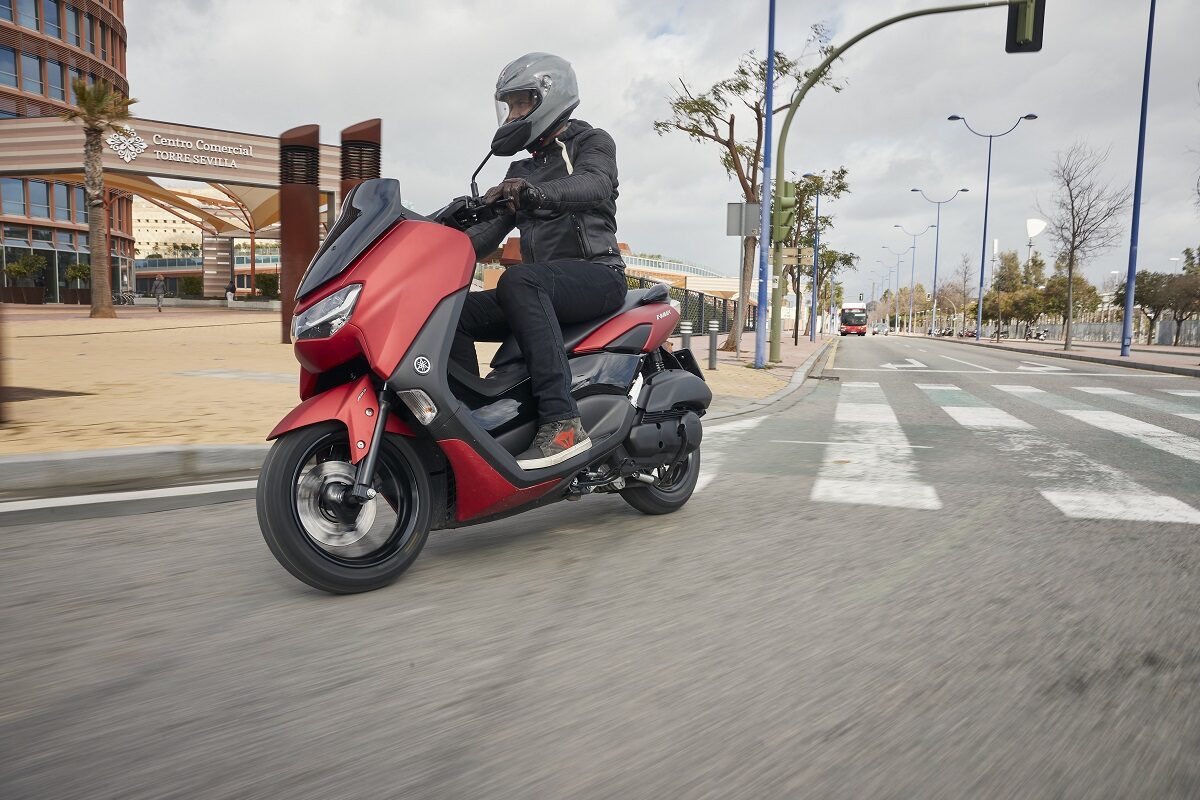 La apuesta de Yamaha para los scooters urbanos que se pueden conducir con el carné de coche 1 yamahanmax1252021 3
