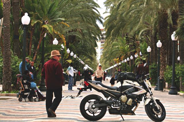 Yamaha XJ6-N: ruta por Alicante, La Carrasqueta, Coll de Rates y Denia