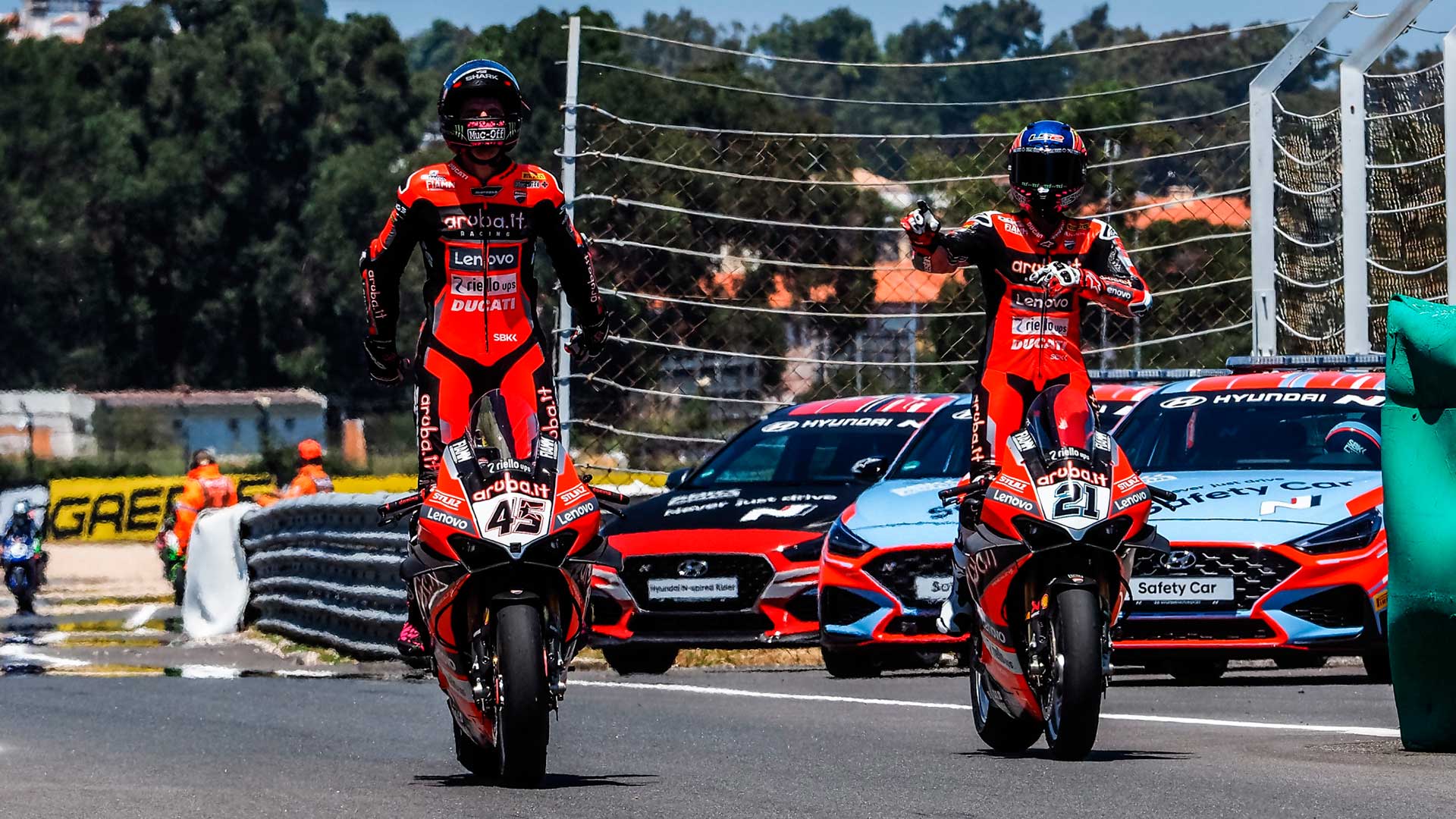 WSBK Portugal: Redding planta cara el sábado pero Rea domina el domingo 6 victoria-redding-carrera-1