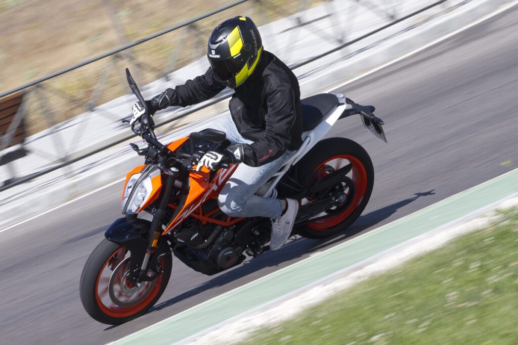 Estas son los modelos de moto que más interesa comprar de segunda mano 26 KTM 390 Duke