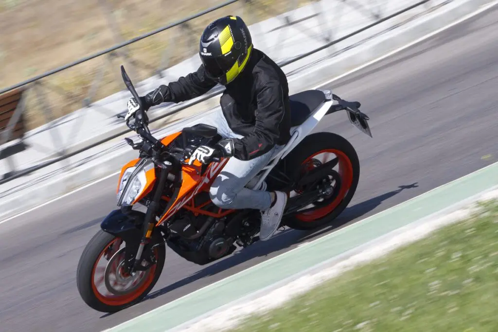 Las mejores motos de segunda mano para comprar 22 KTM 390 Duke