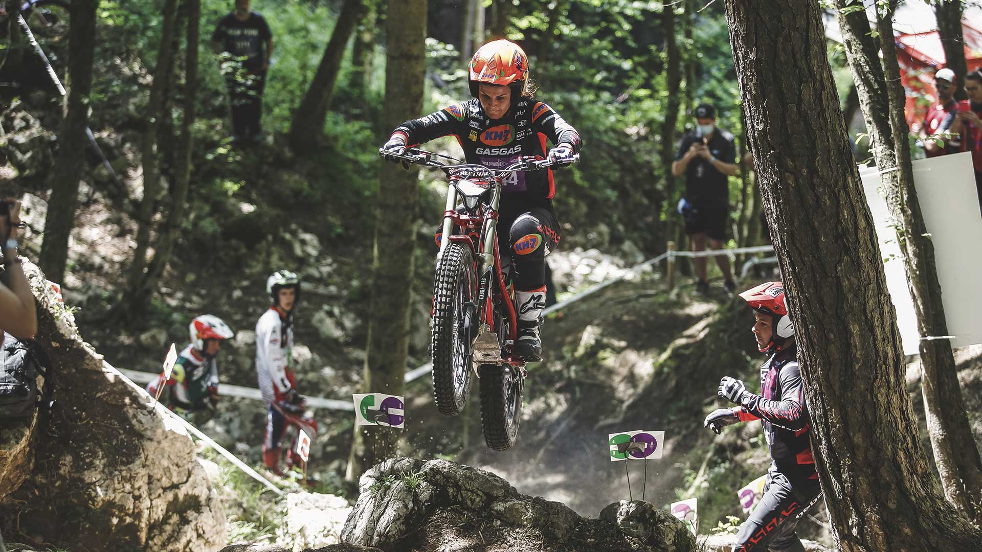 Laia Sanz colidera el Mundial de Trial tras la segunda carrera de Italia 3 laia-sanz-trialgp-italia