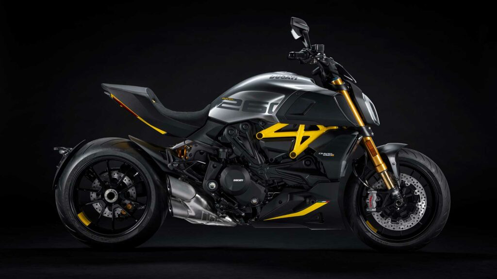 Ducati Diavel 1260 S: nueva versión “Black and Steel” 10 ducati-diavel-1260-s-black-and-steel