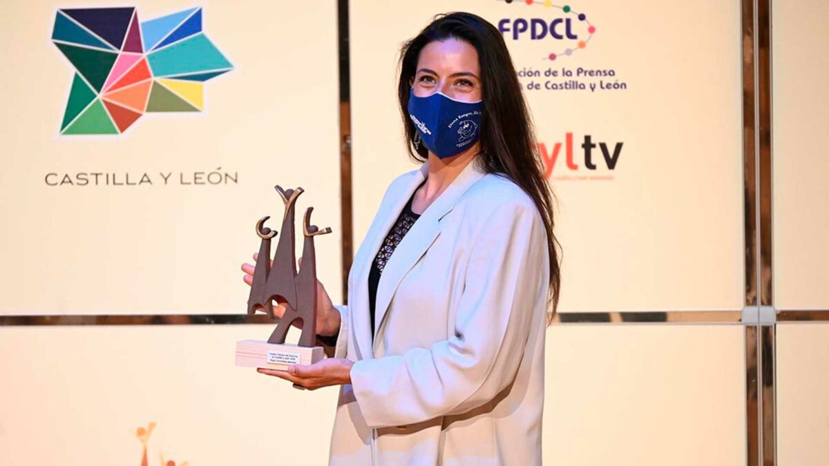 Sara García recibe el galardón a mejor deportista absoluto en los Premios Podium 1 sara-garcia-premios-podium