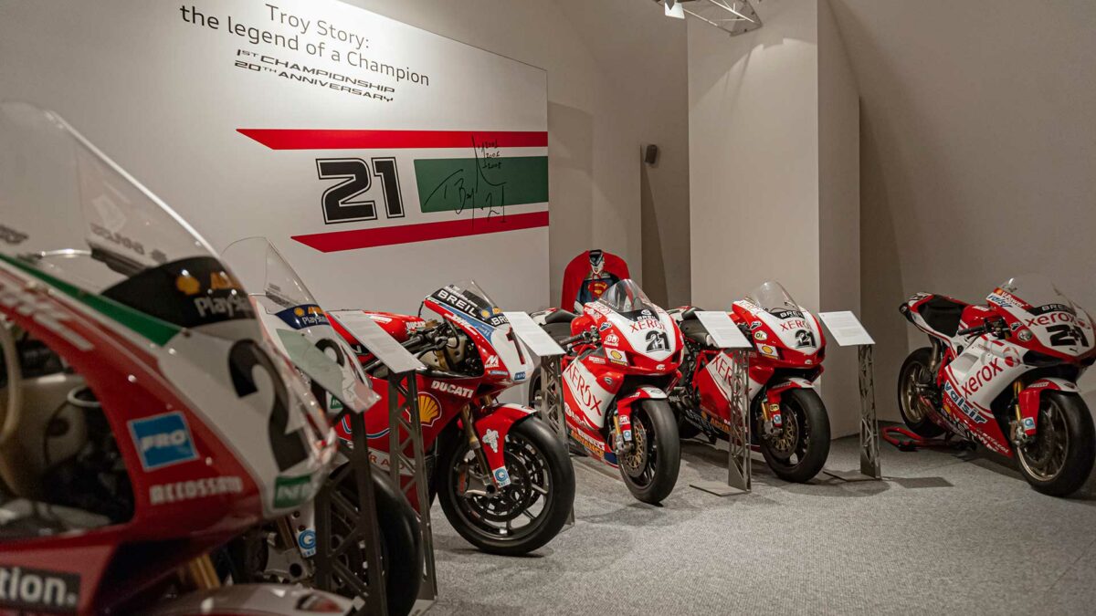 El Museo Ducati conmemora el primer título mundial de Troy Bayliss 1 exposicion-museo-ducati