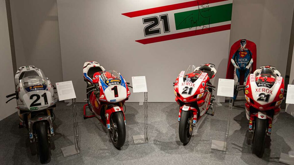 El Museo Ducati conmemora el primer título mundial de Troy Bayliss 2 troy-bayliss-museo-ducati