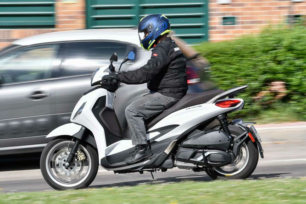 Prueba Piaggio Beverly 300: Centro equilibrado 14 Piaggio Beverly 300