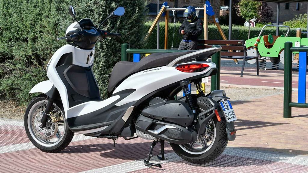 Prueba Piaggio Beverly 300: Centro equilibrado 11 Piaggio Beverly 300