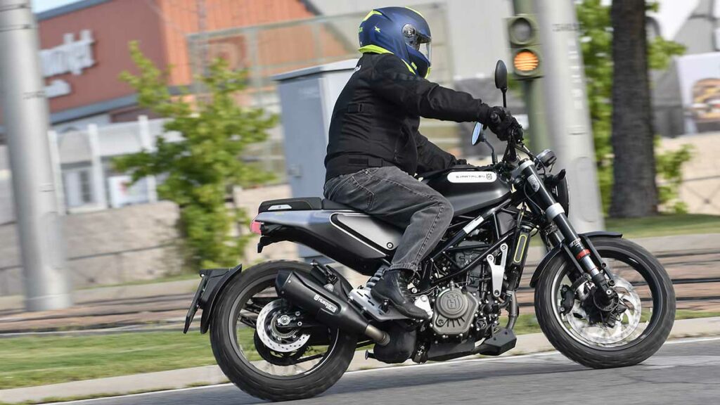 Prueba Husqvarna Svartpilen 125: La ciudad oscura 14 090721 267
