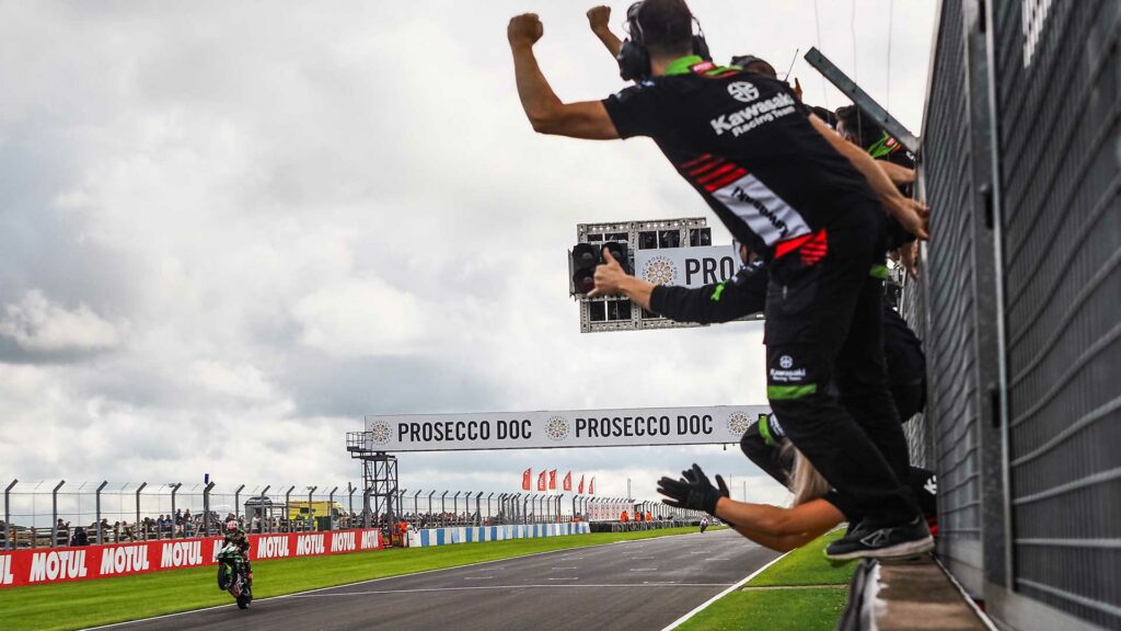 WSBK Donington: Razgatlioglu es el nuevo líder del Mundial 10 52855 JDR R4 Ambience