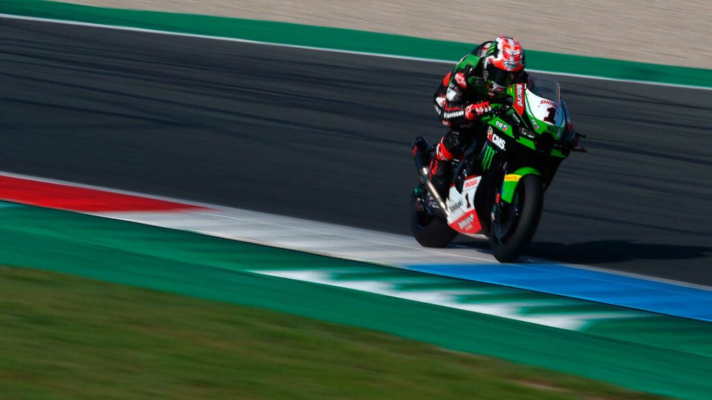 WSBK Assen: Rea conquista el triplete en la Catedral tras una bonita batalla con Locatelli 11 56840 JDR R5 Action