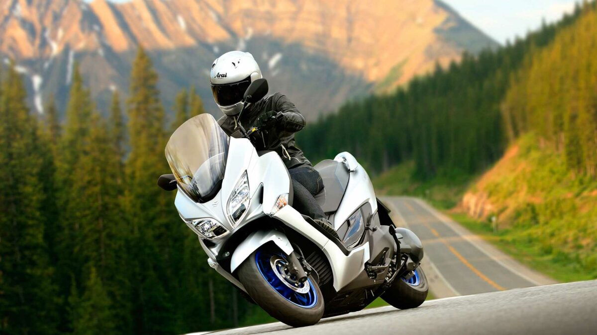 Nuevo Suzuki Burgman 400: nueva imagen y homologación Euro 5 1 suzuki-burgman-400-2021