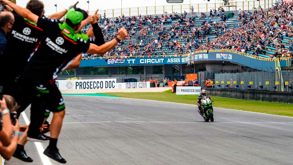 WSBK Assen: Rea conquista el triplete en la Catedral tras una bonita batalla con Locatelli 1 ImagendeiOS9