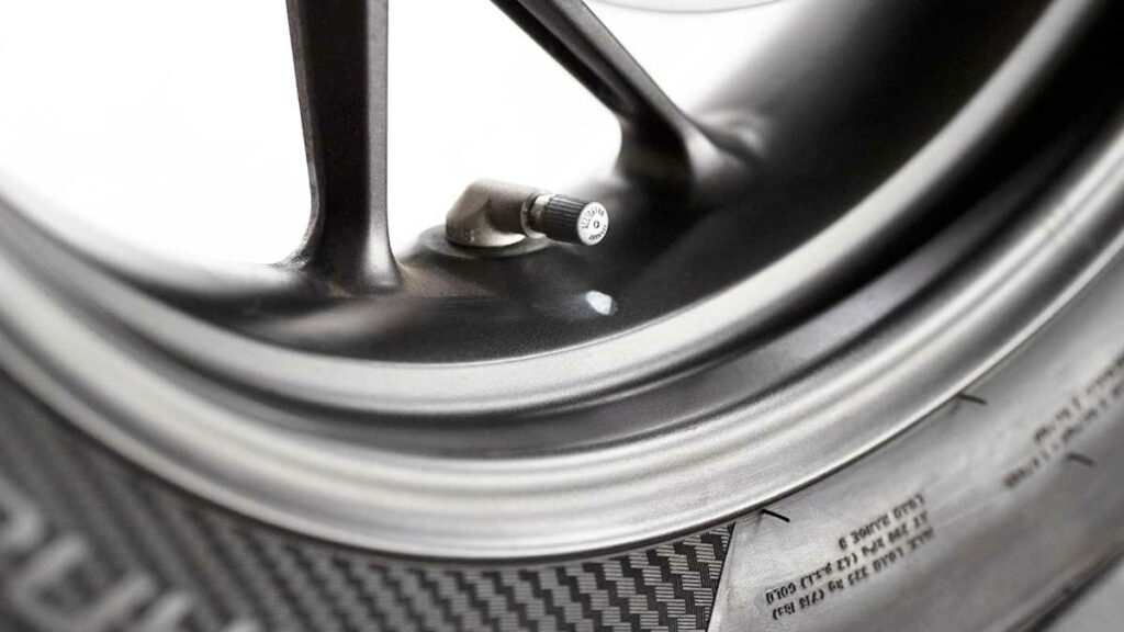 Revisa tus neumáticos de moto en verano: su presión varía con el calor 8 NEUMATICOS