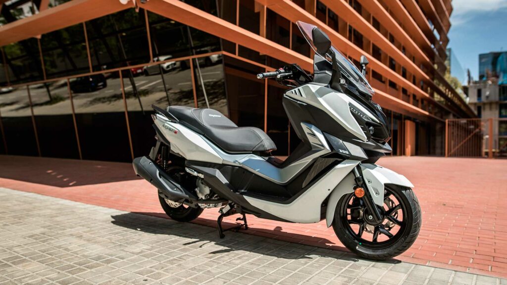 Nuevo SYM Cruisym Alpha 300 Euro 5: renovación esperada 11 sym-cruisym-alpha-300