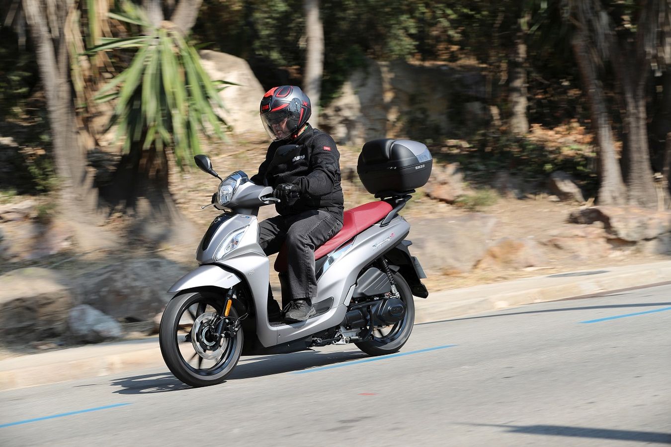 SYM Symphony 125: el scooter de rueda alta con carnet de coche se presenta con descuento en su precio, 5 años de garantía, matrícula y seguro gratis