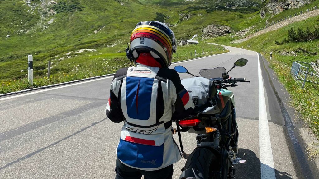 De viaje a Suiza en una Zero Motorcycles 9 viaje-zero-alicia-sornosa