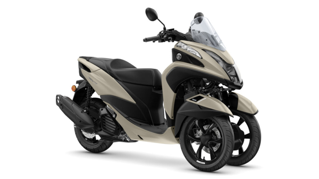 Scooter de tres ruedas: los 5 mejores modelos que puedes conducir con el carnet de coche 12 Yamaha Tricity 125