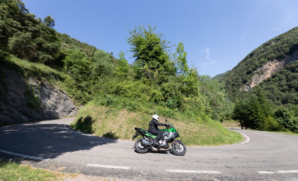 ¿Moto trail o touring? No tienes por qué elegir 21 kawasak versys 1000 se 2021 10