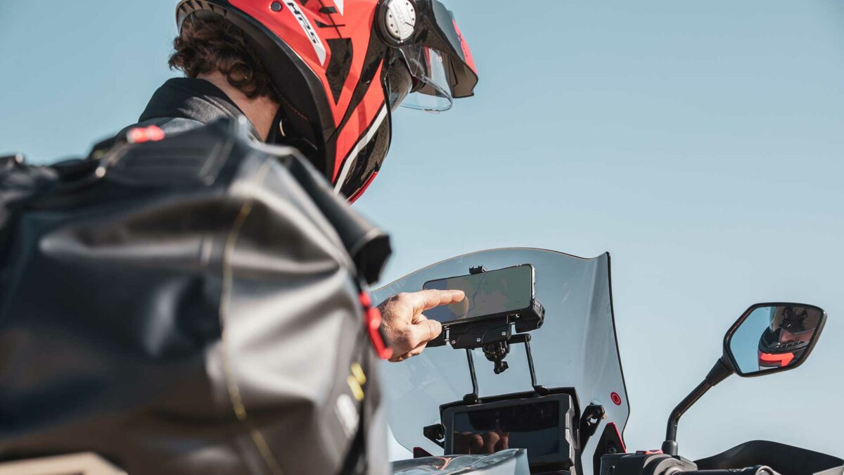 Lleva de manera segura tu móvil o GPS con estos accesorios de GIVI 1 givi-accesprios-gps-movil