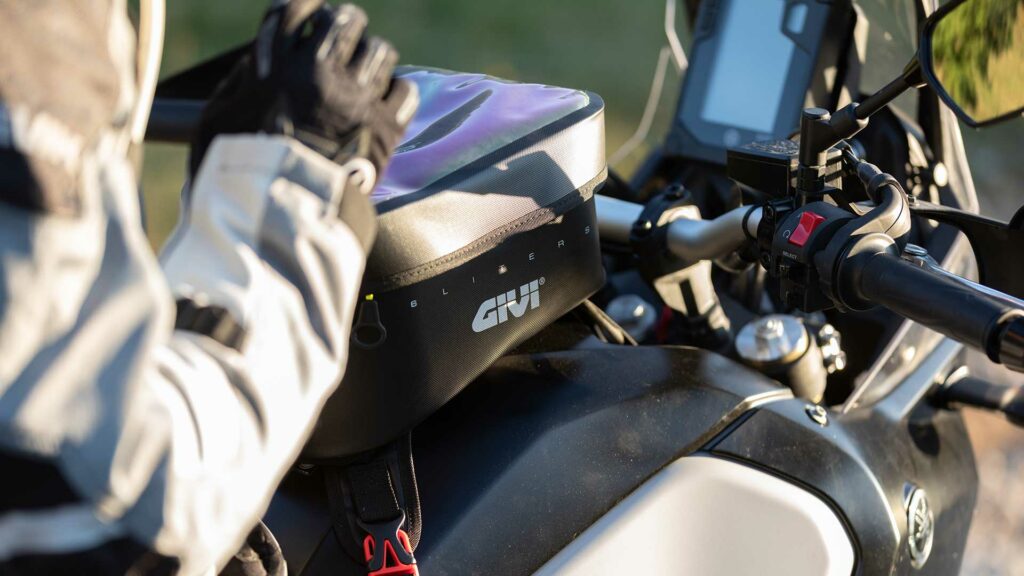 Lleva de manera segura tu móvil o GPS con estos accesorios de GIVI 13 givi-accesprios-gps-movil