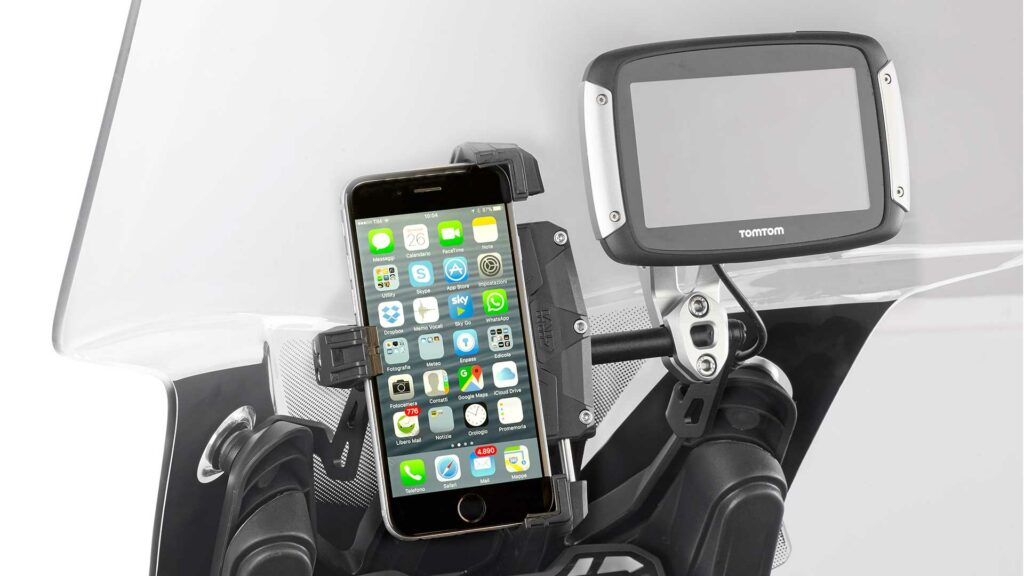 Lleva de manera segura tu móvil o GPS con estos accesorios de GIVI 12 givi-accesprios-gps-movil