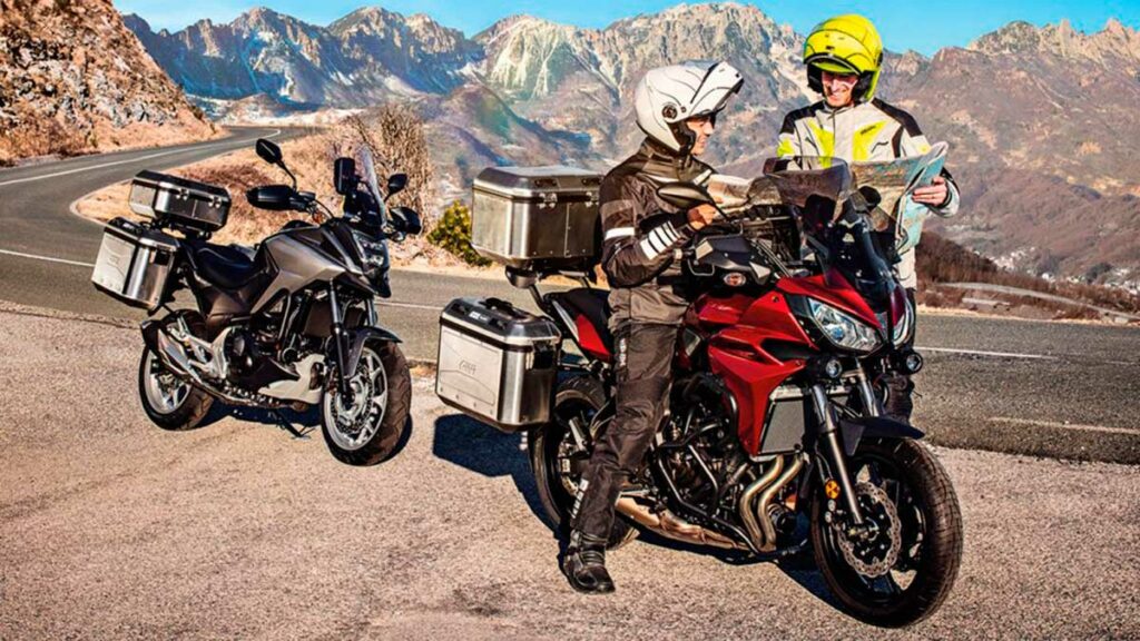 Lleva de manera segura tu móvil o GPS con estos accesorios de GIVI 14 givi-accesprios-gps-movil